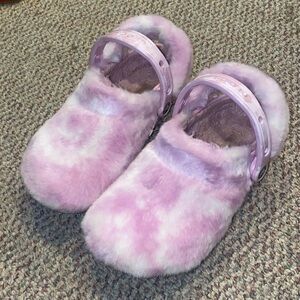 Fuzzy Crocs Pink WOMANS 8